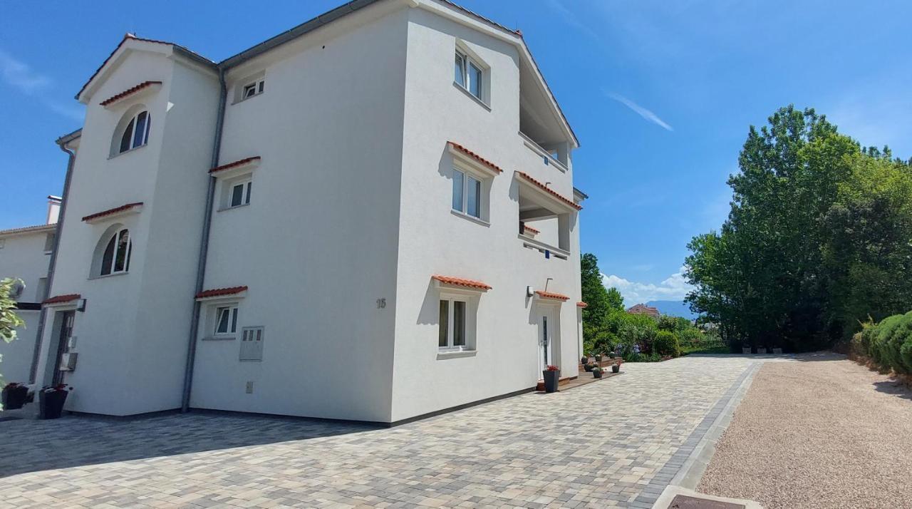 Matea I Apartment Baška